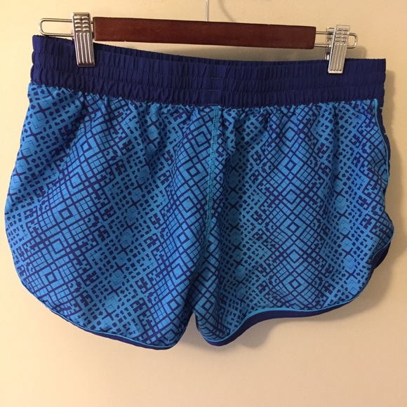 Under Armour Running Shorts - Picture 3 of 4